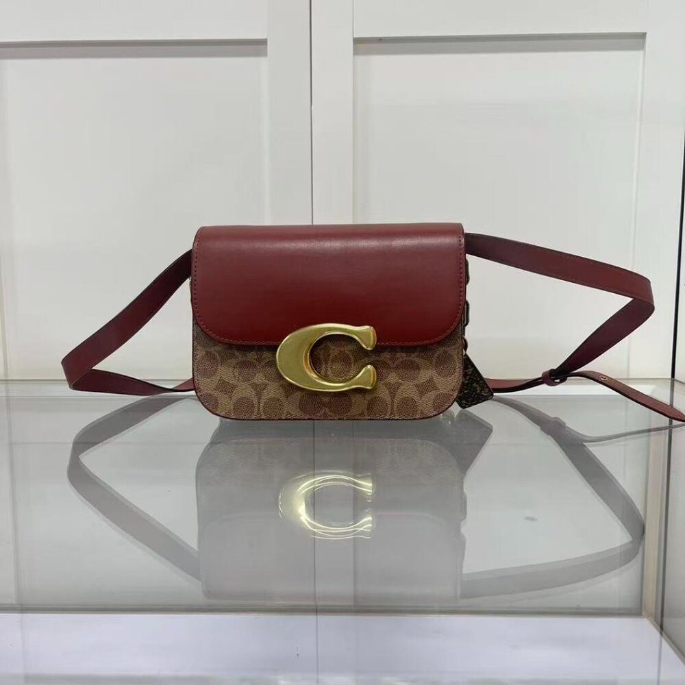 Coach Idol chain crossbody bag caramel color Size 22x9x16cm
